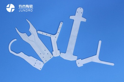生產(chǎn)半導體陶瓷手臂需要用到那種機床